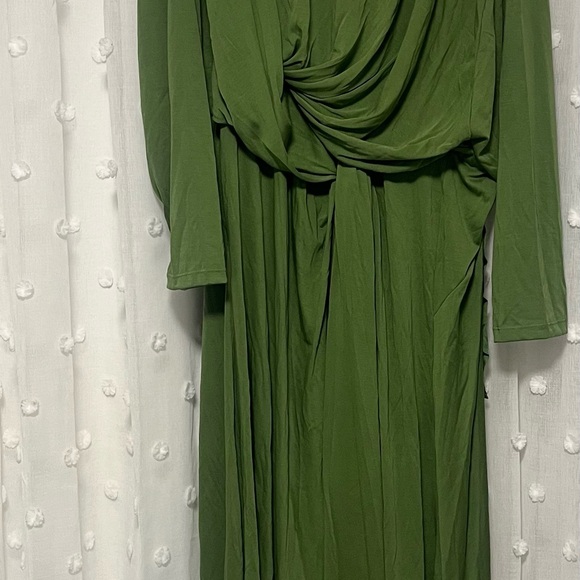 New with tag maxi dress, size US 10, buckle back detail - Picture 4 of 7